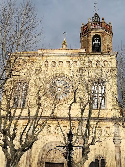 Basílica de Santa Maria de Mataró — vista exterior