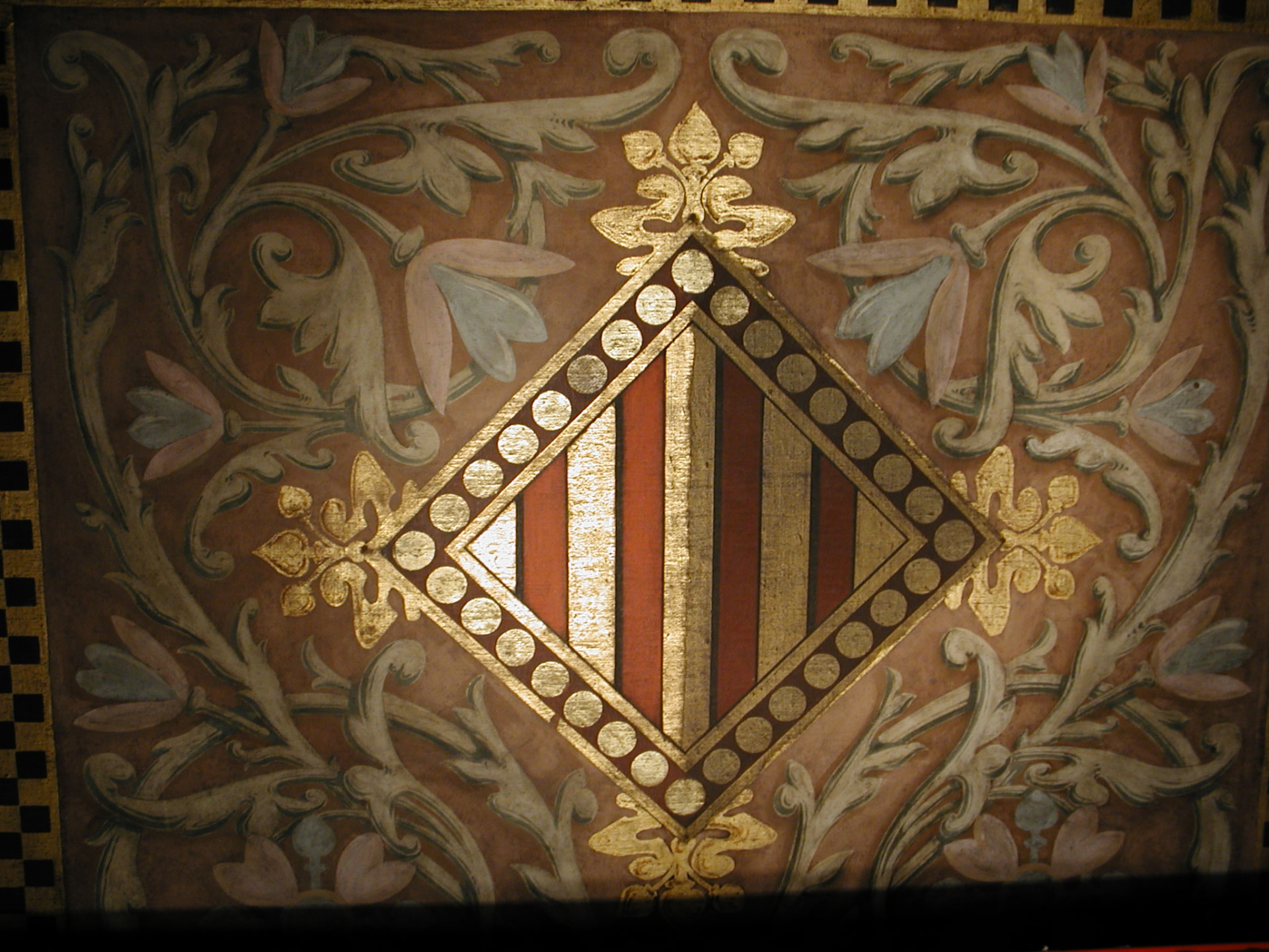 Escut decoratiu — resultat de la restauració