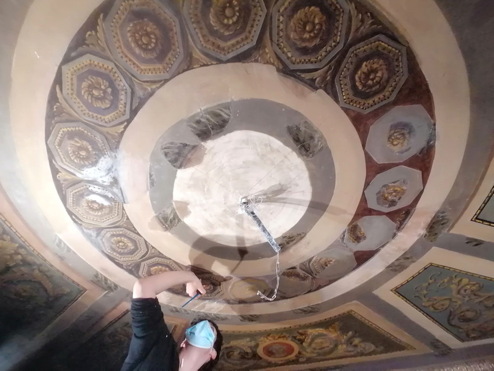 Procés: reintegració cromàtica de la composició circular central