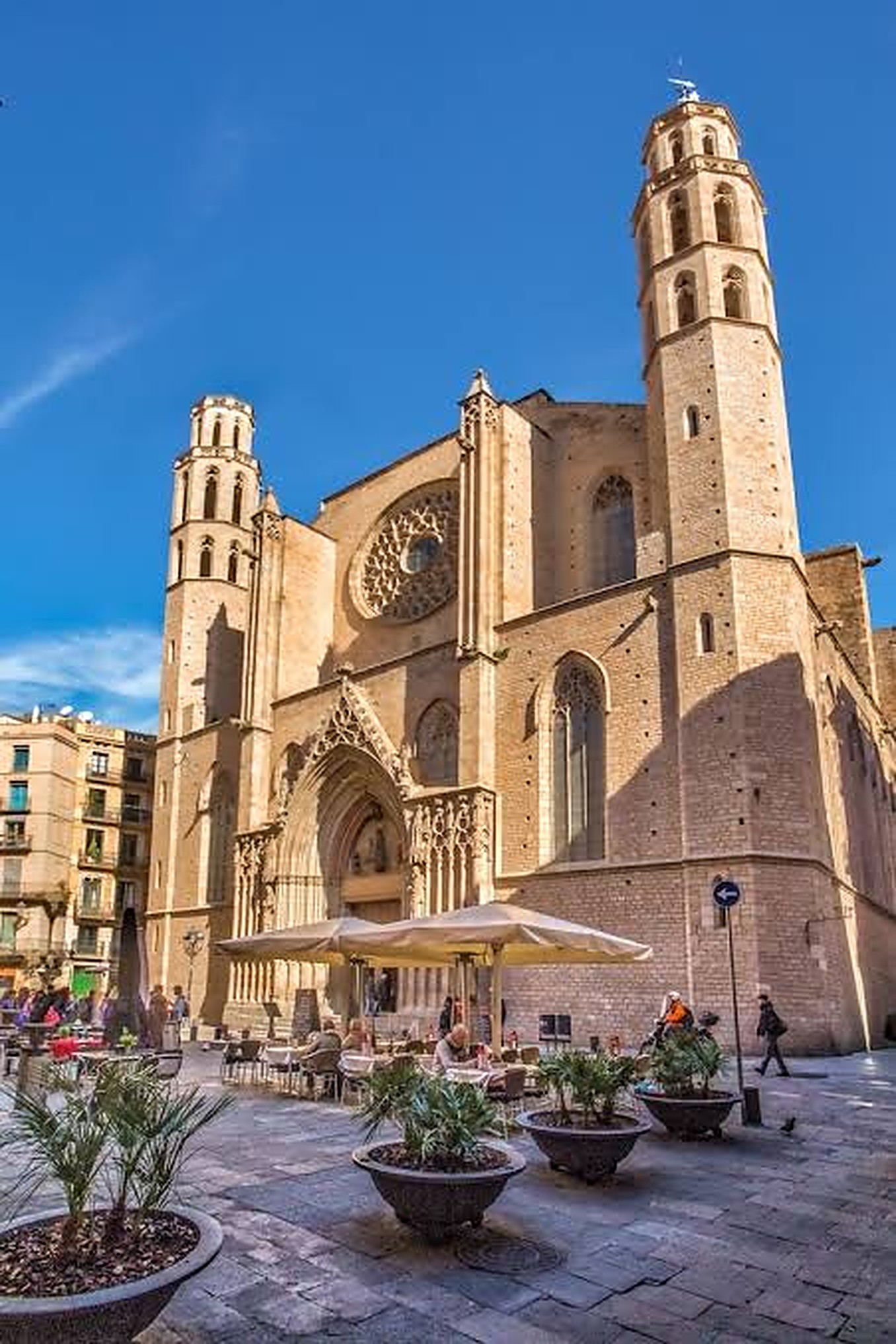 Vista general exterior de la basílica de Santa Maria del Mar