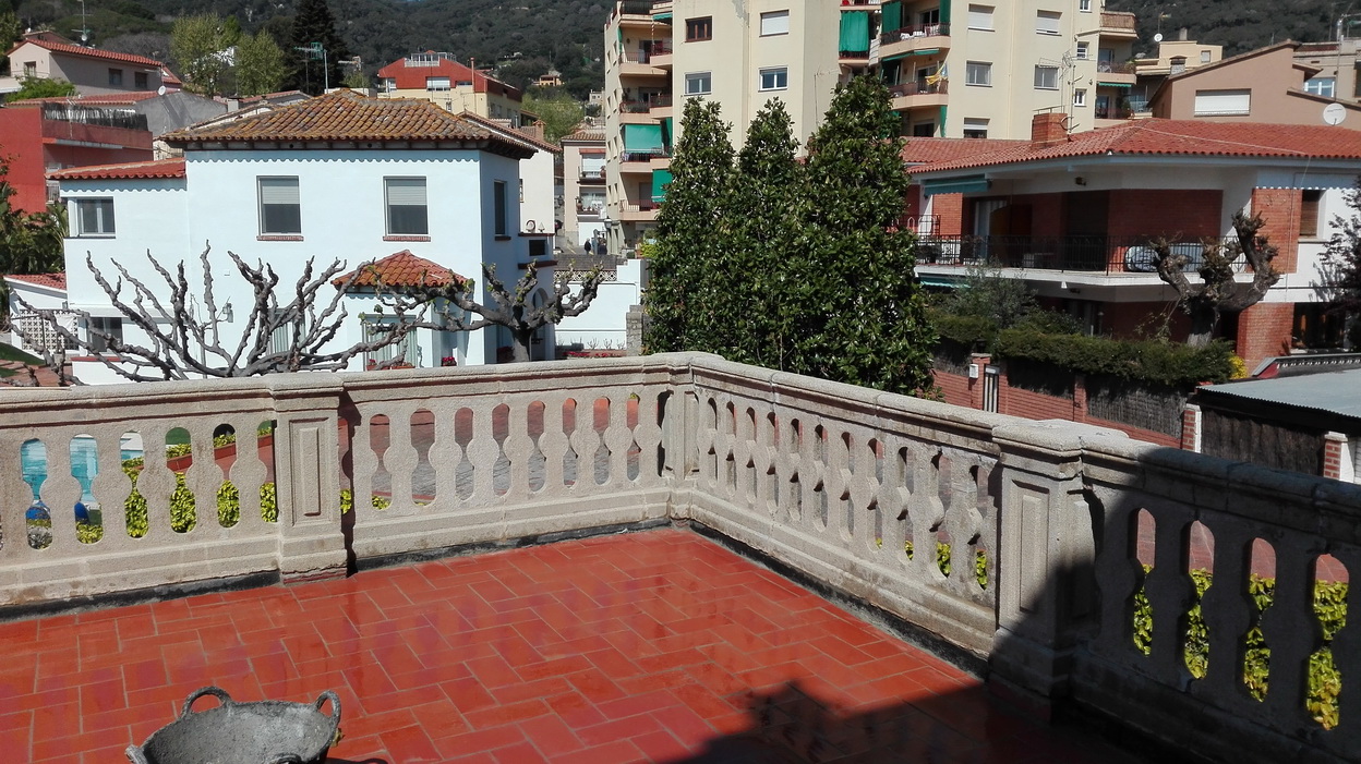 Balaustrada de pedra de la terrassa restaurada