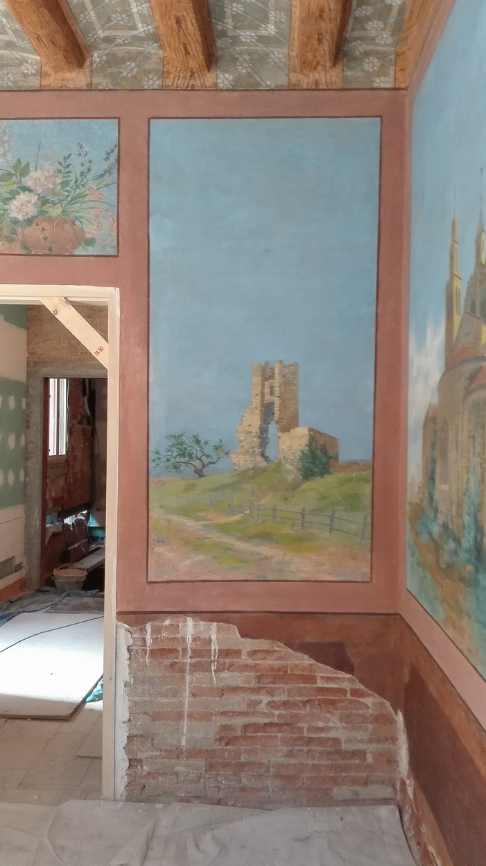 Resultat final: conjunt de murals i sostre enteixinat restaurats