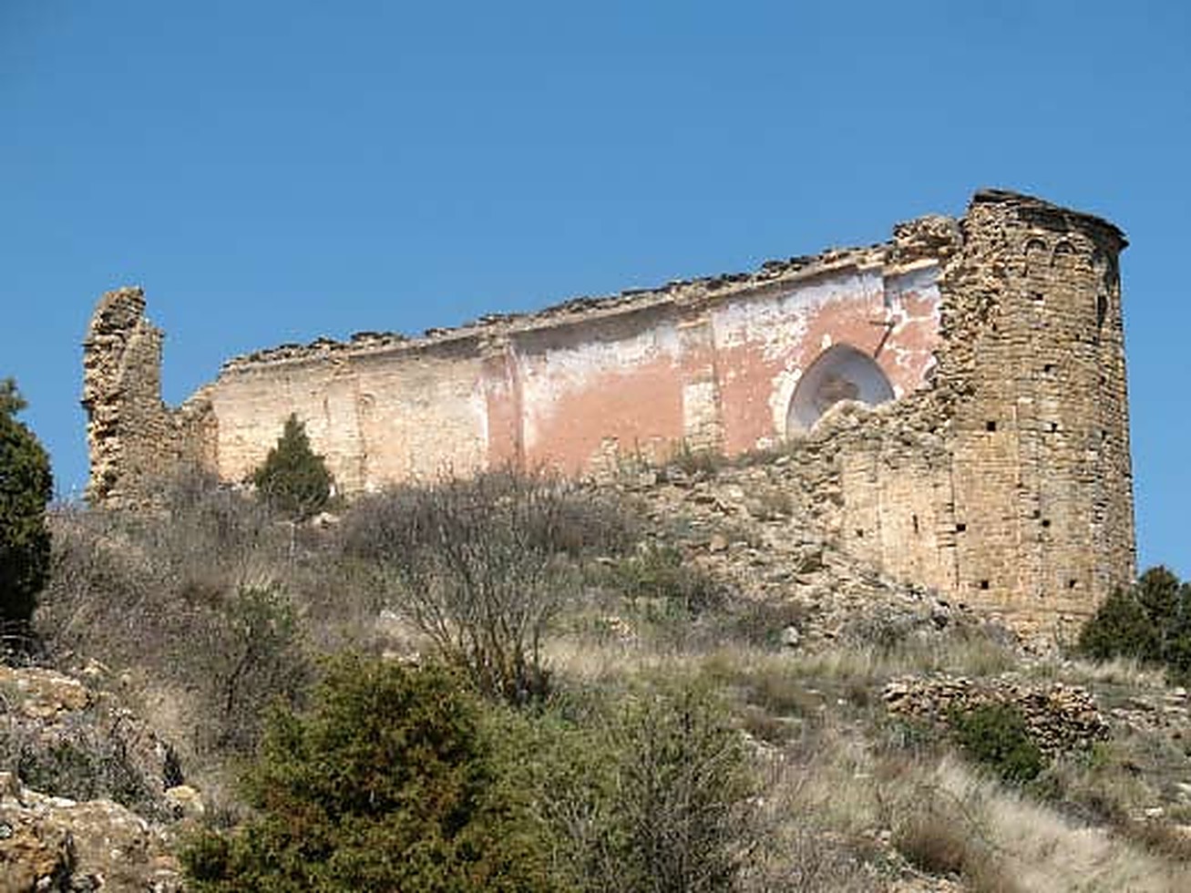 Vista general de l'església del Castell d'Orcau abans de la intervenció