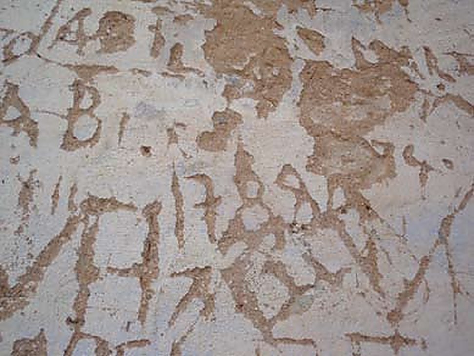 Grafits històrics incisos sobre l'arrebossat