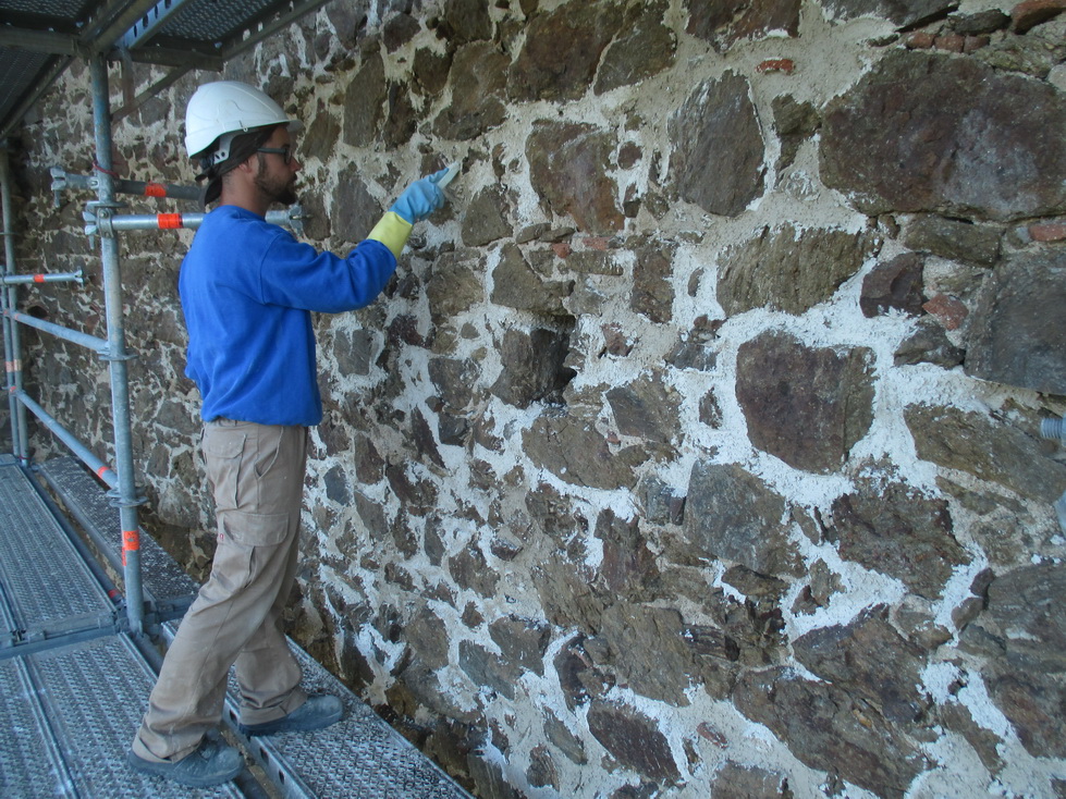 Rejuntat del mur de maçoneria