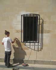 Restauració d'una finestra al Monestir de Vallbona de les Monges