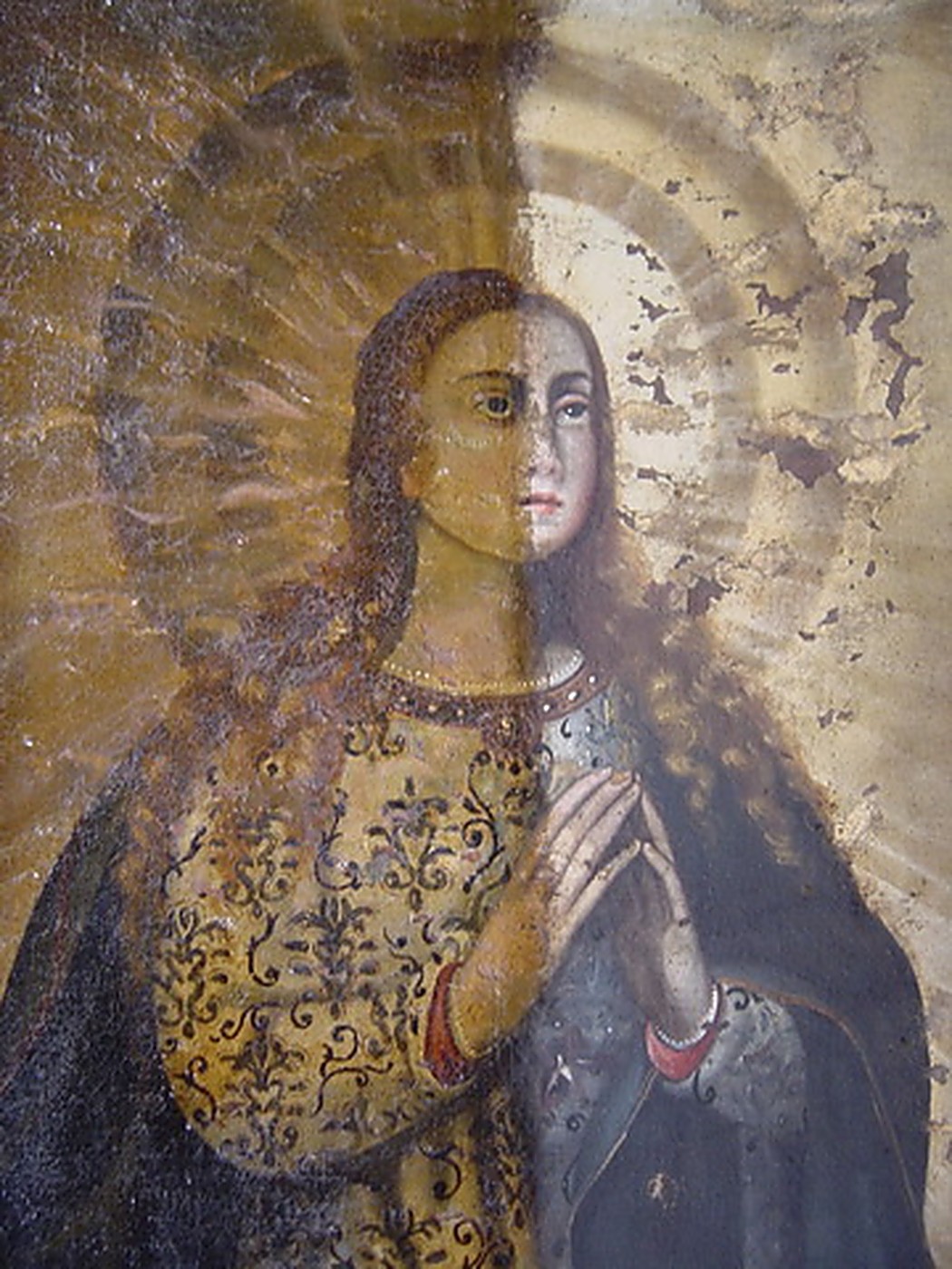 Procés: finestra de neteja sobre la pintura, abans i després en una mateixa imatge
