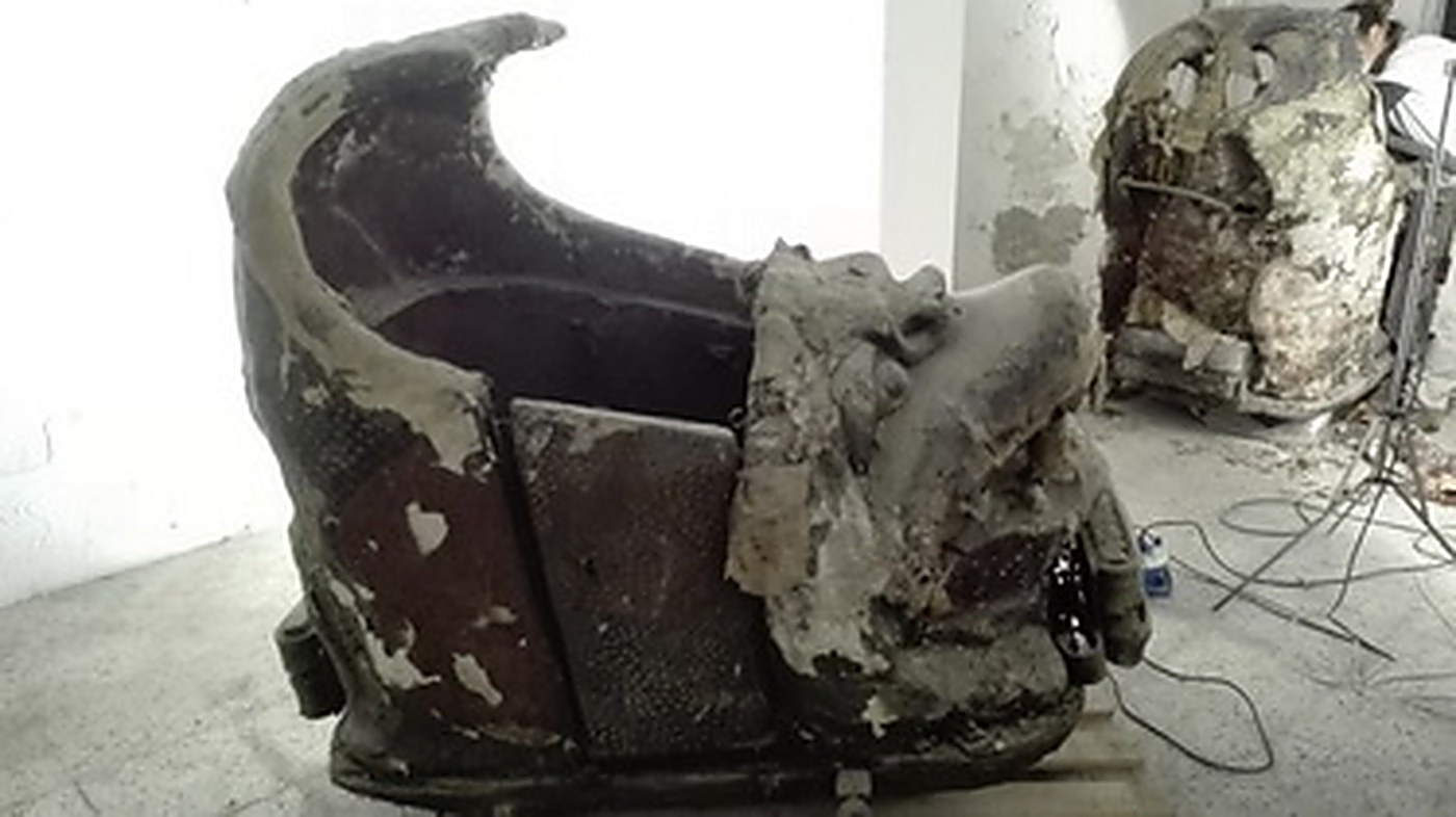 Figura del parc d'atraccions abans de la restauració