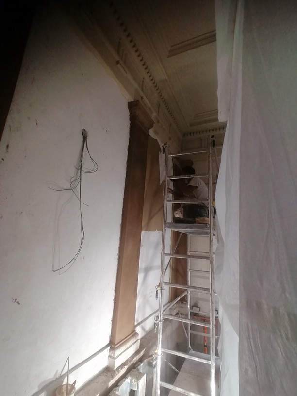 Procés: restauració de motllures i revestiments