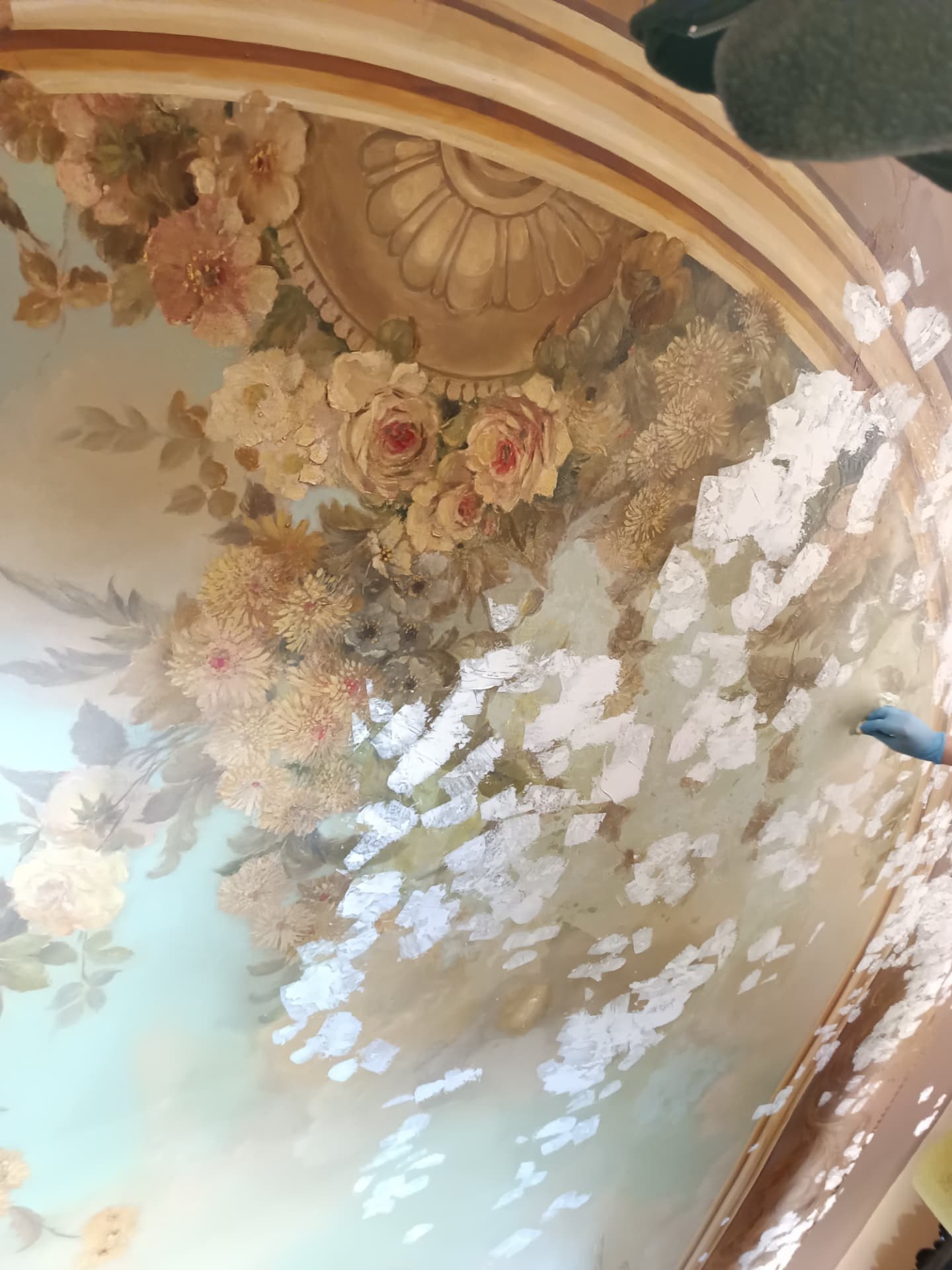 Procés: estucat de les llacunes de la pintura