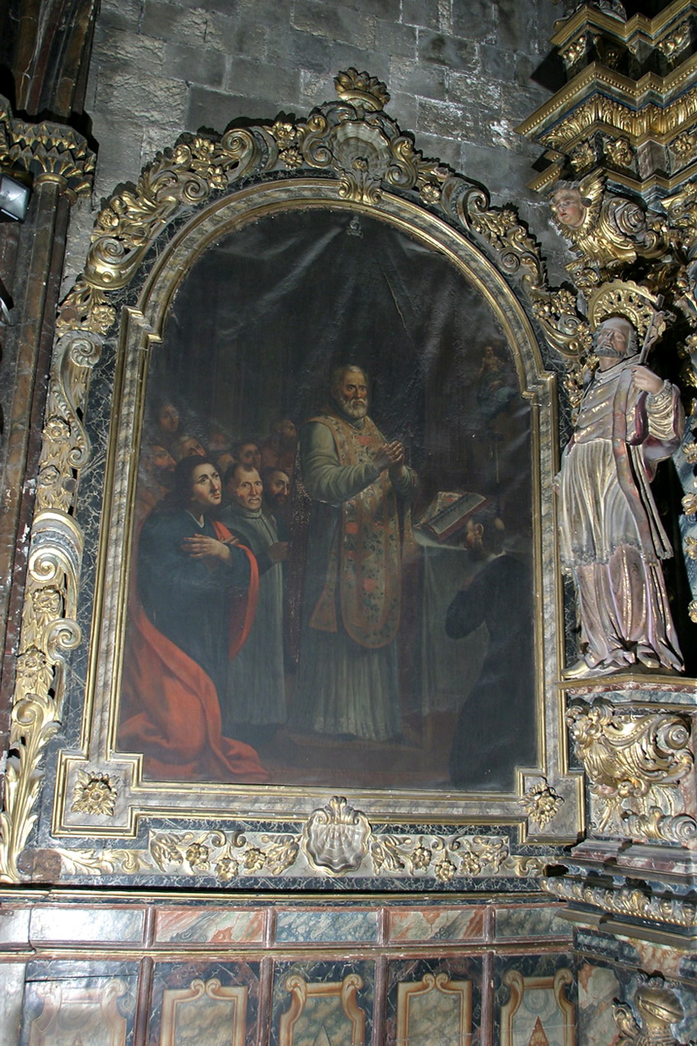 Abans de la restauració: vista general de la primera pintura de gran format de la capella dels Dolors