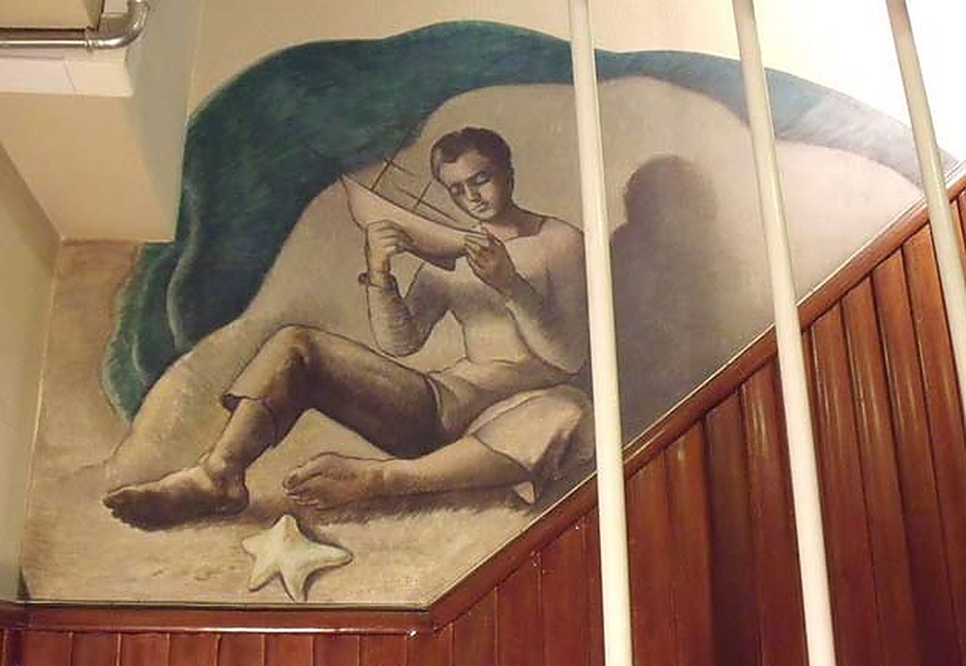 Mural del noi amb l'estel després de la restauració