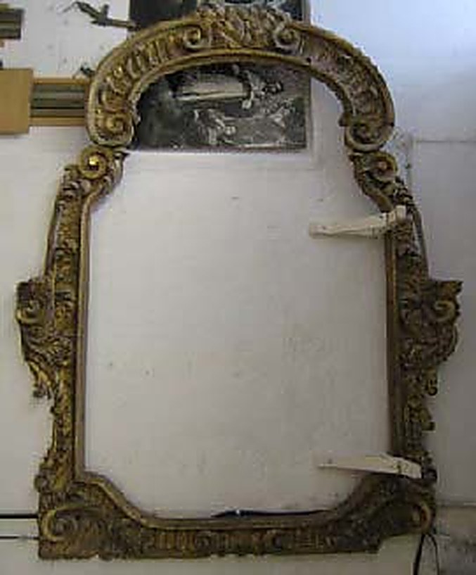 Marc del retaule durant el tractament al taller