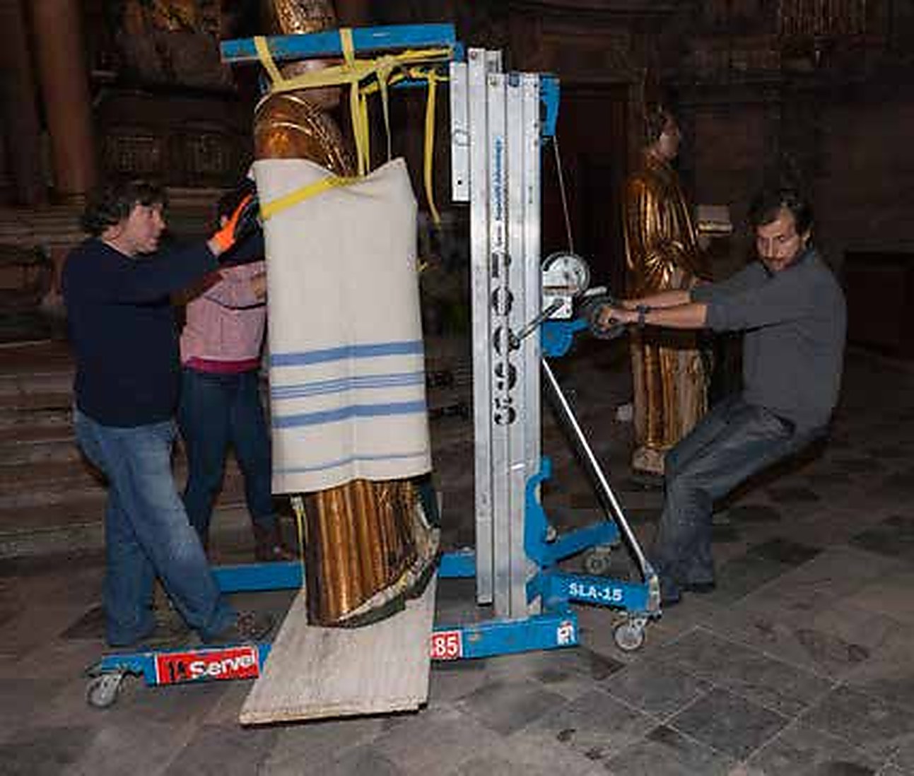 Procés: trasllat de les talles amb protecció i elevador