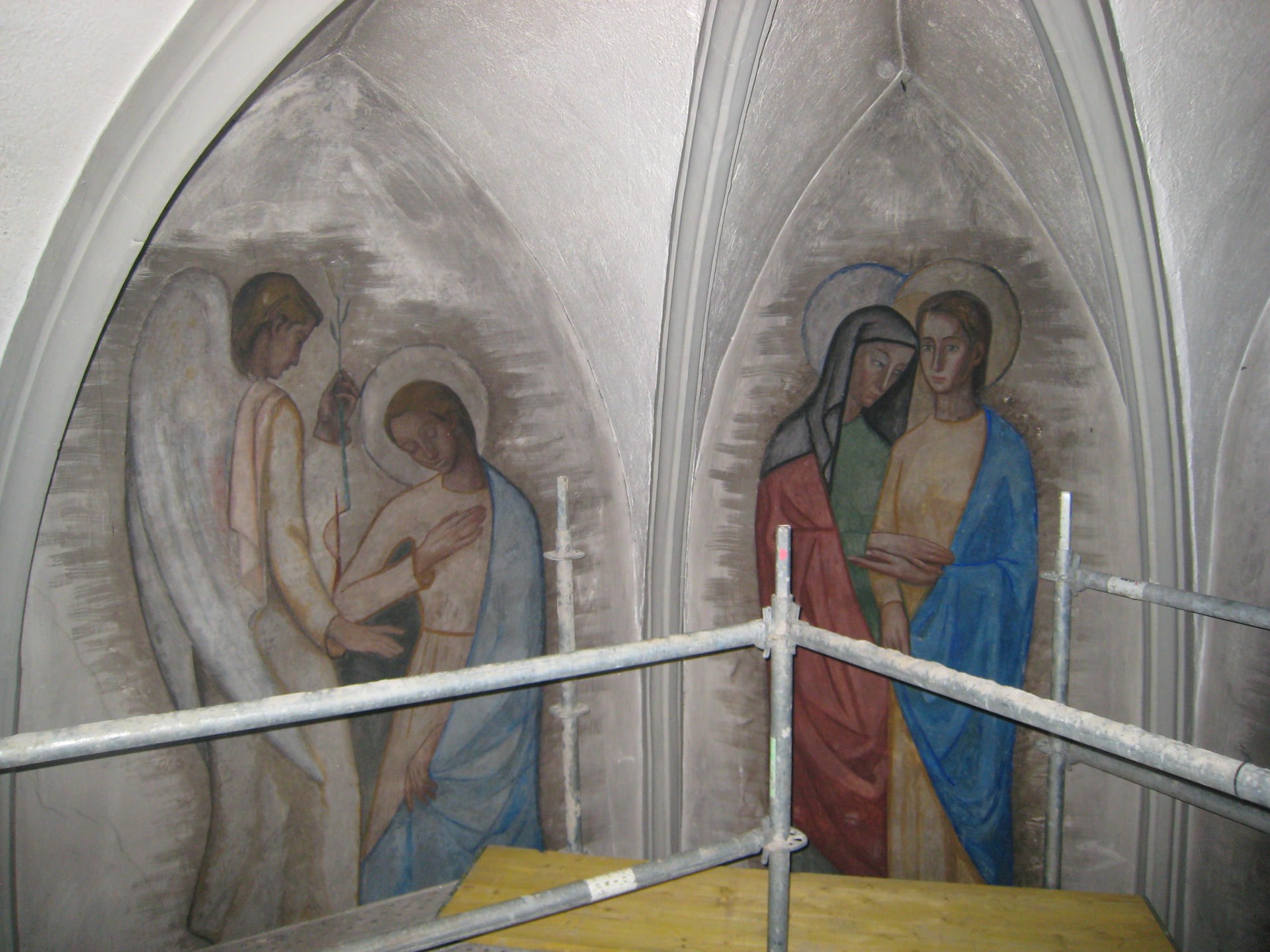 Procés de restauració de les pintures murals des de la bastida