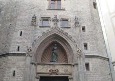 2015-2016 : Restauració de la façana i portalada gòtica orientada al  Passeig del Born de la basílica de Santa Maria del Mar de Barcelona. (Treball per la constructora Urcotex)
