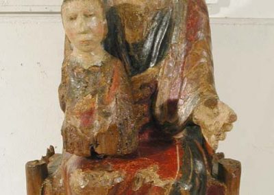 Restauració de talla policromada dùna Mare de Déu Romànica S.XIII (Col·lecció particular – Barcelona)