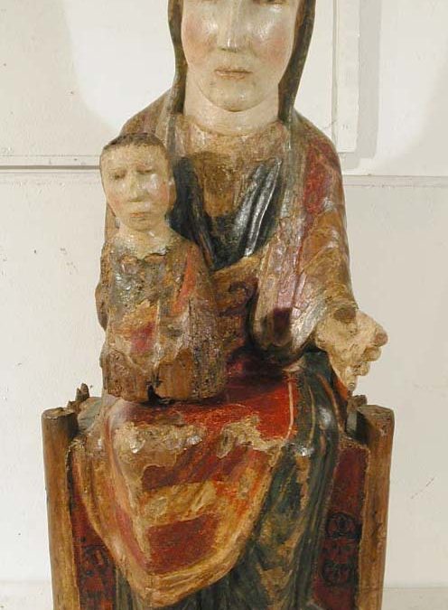 Restauració de talla policromada dùna Mare de Déu Romànica S.XIII (Col·lecció particular – Barcelona)